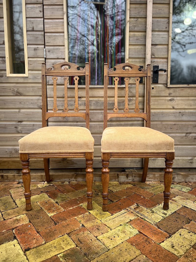 Elegant traditional dining chairs featuring intricate woodwork and comfortable upholstery, perfect for any dining space.