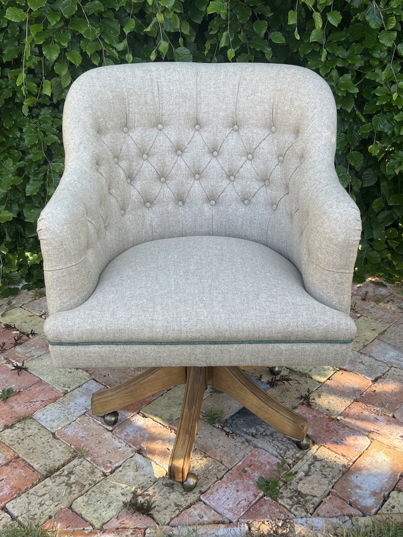 Stylish and comfortable office chair with tufted upholstery and a sturdy wooden base, perfect for any workspace.